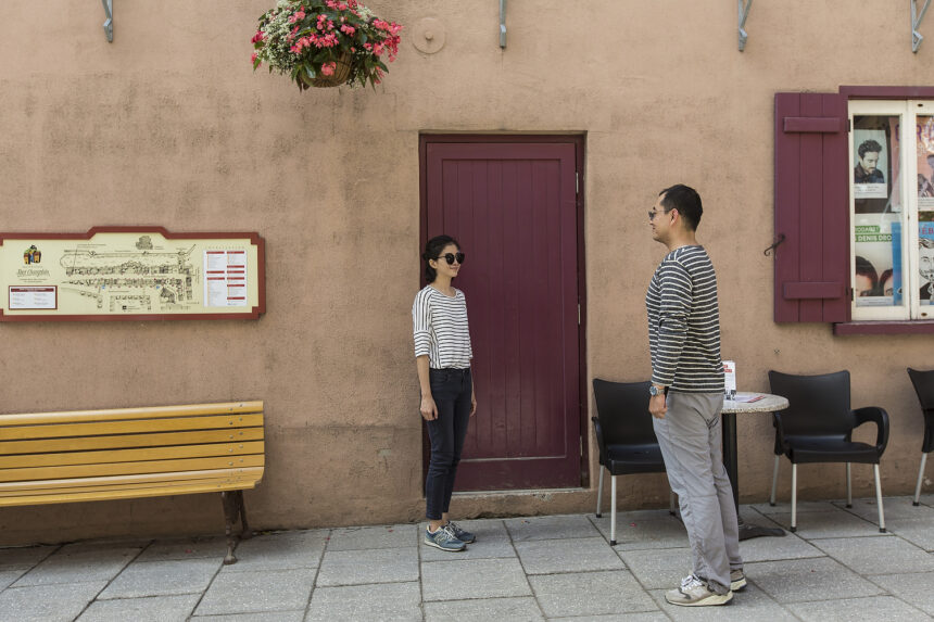 Quebec City: why is this unremarkable door is a sensation with Asian tourists?